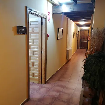 Apartamento Turísticos Y Corte Ampudia